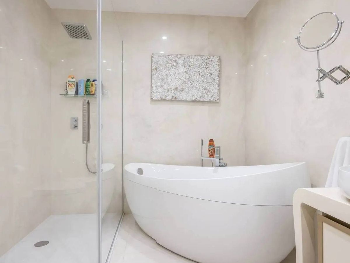 Spacious Four-Bedroom Apartment in Dukley Gardens Budva thumbnail 10