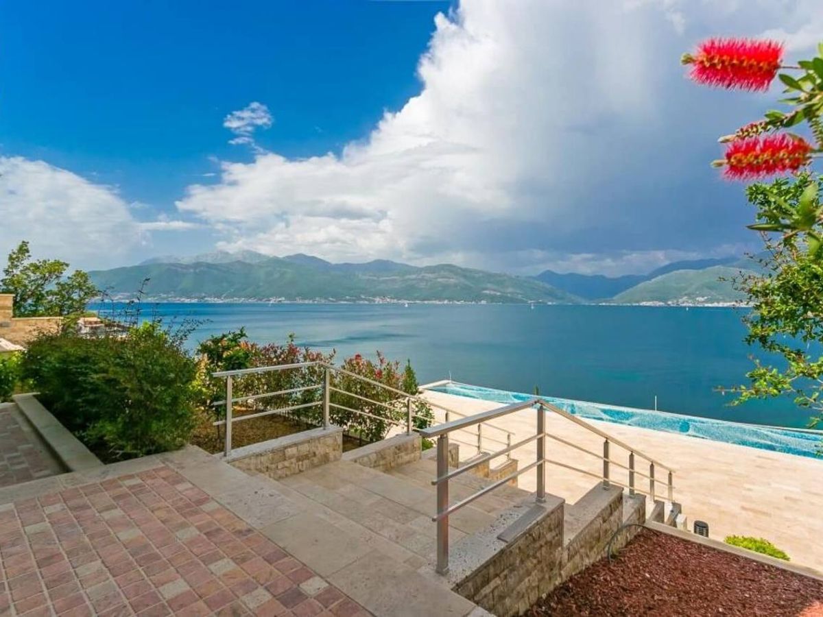 Waterfront Villa in Tivat, Krašići Area thumbnail 8