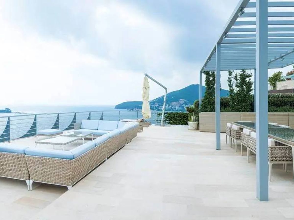 Spacious Four-Bedroom Apartment in Dukley Gardens Budva thumbnail 9